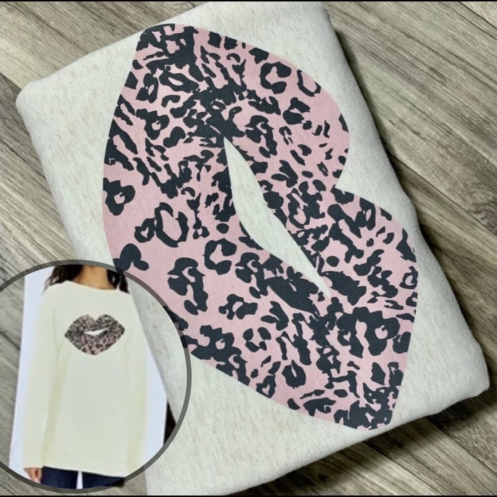 Wildfox Leopard print kiss lips oversized statement sweatshirt size medium